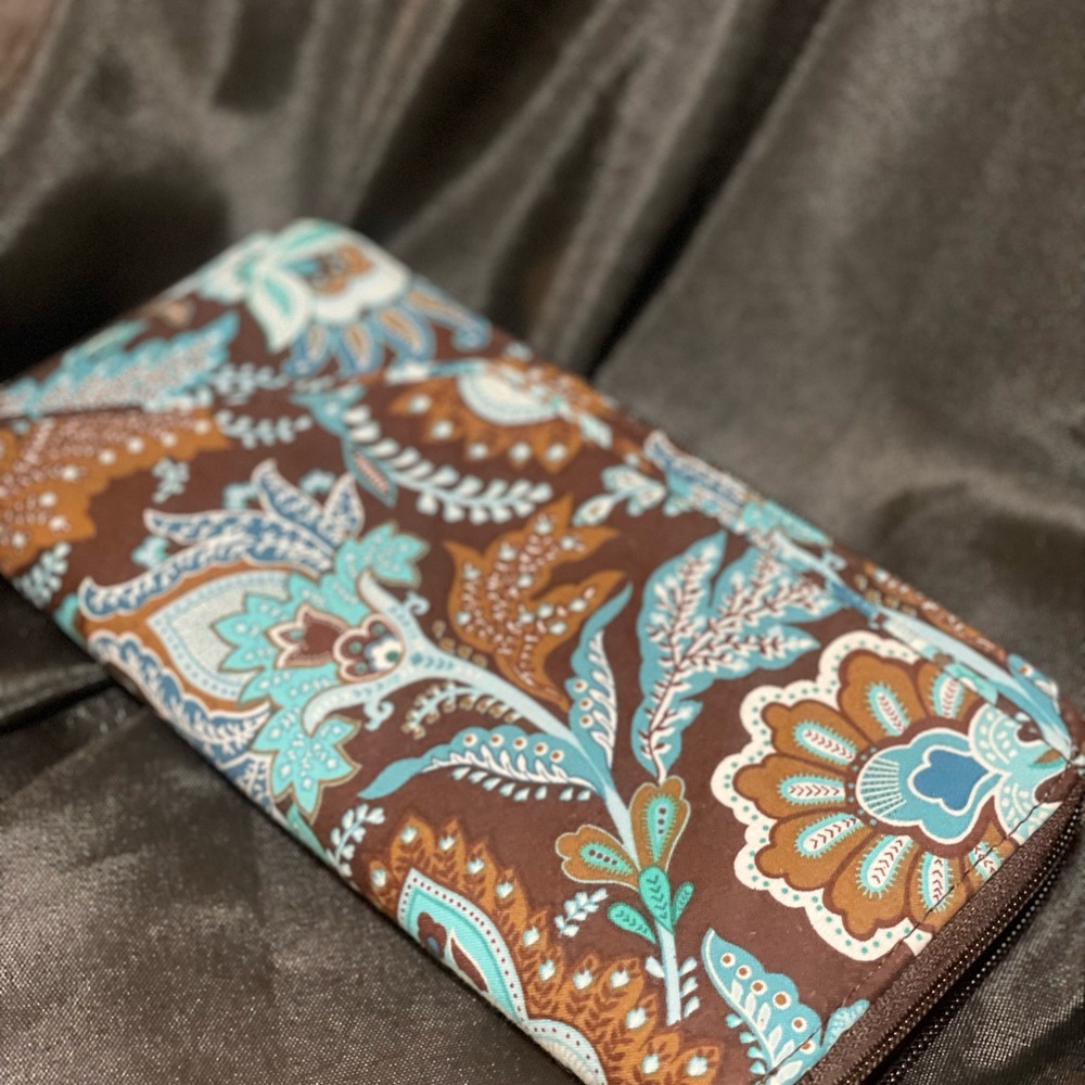 NWOT Vera Bradley Brown and Blue Paisley Java Chip Extra Large Travel Wallet